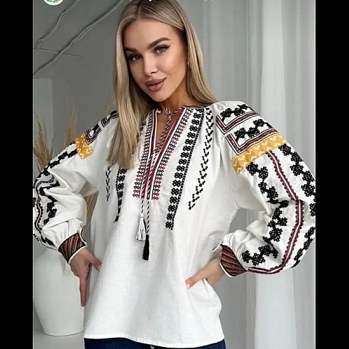 Вишиванка жіноча біла з орнаментом Esq 5610, стильна блузка з вишивкою